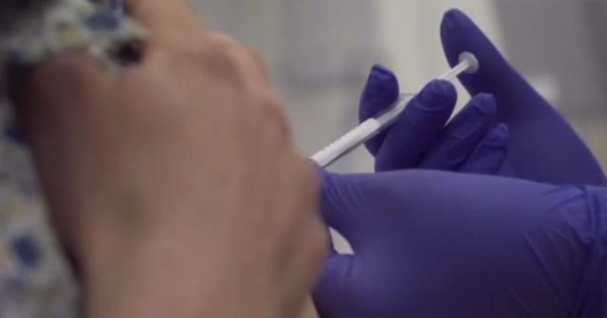 Moderna coronavirus vaccine begins phase 3 trial with 30,000
participants 1
