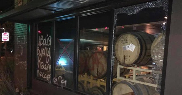 Police Clash with Rioters in Smaller Oregon City 1