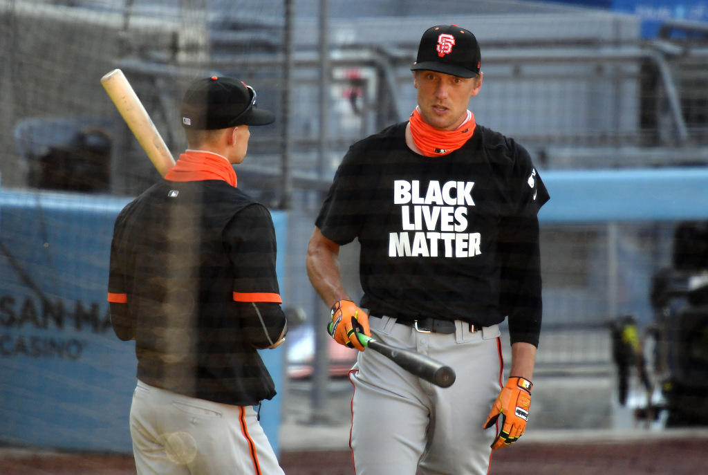 Many Giants continue to kneel during anthem on Opening
Night, team wears ‘Black Lives Matter’ shirts pregame 1