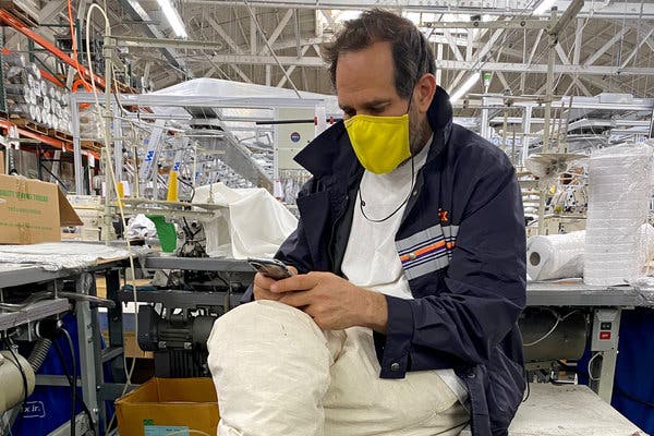 Los Angeles Apparel Factory Shut Down After More Than 300
Coronavirus Cases 1