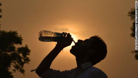 Where extreme heat and Covid-19 collide, experts fear a
dangerous recipe for at-risk communities 1