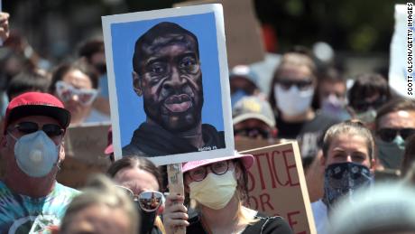 New police body camera footage reveals George Floyd's last
words were 'I can't breathe' 1