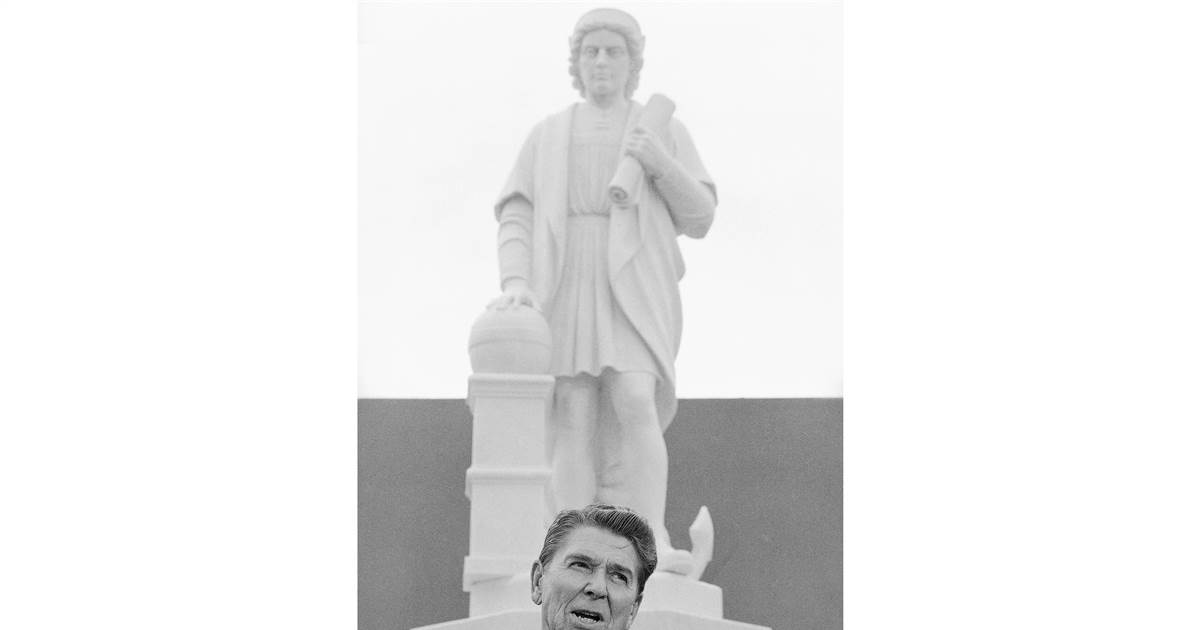 Columbus statue toppled by Baltimore protesters 1
