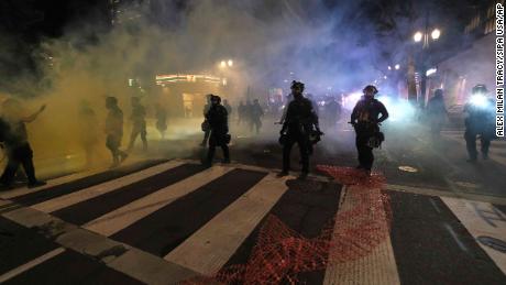US attorney requests investigation into masked, camouflaged
federal authorities in Portland 1