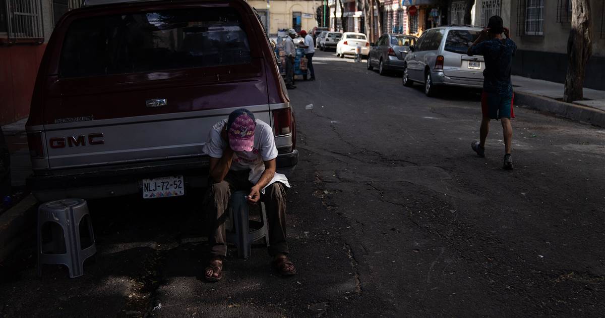 Faltering AIDS battle risks 10-year setback from COVID-19,
U.N. warns 1