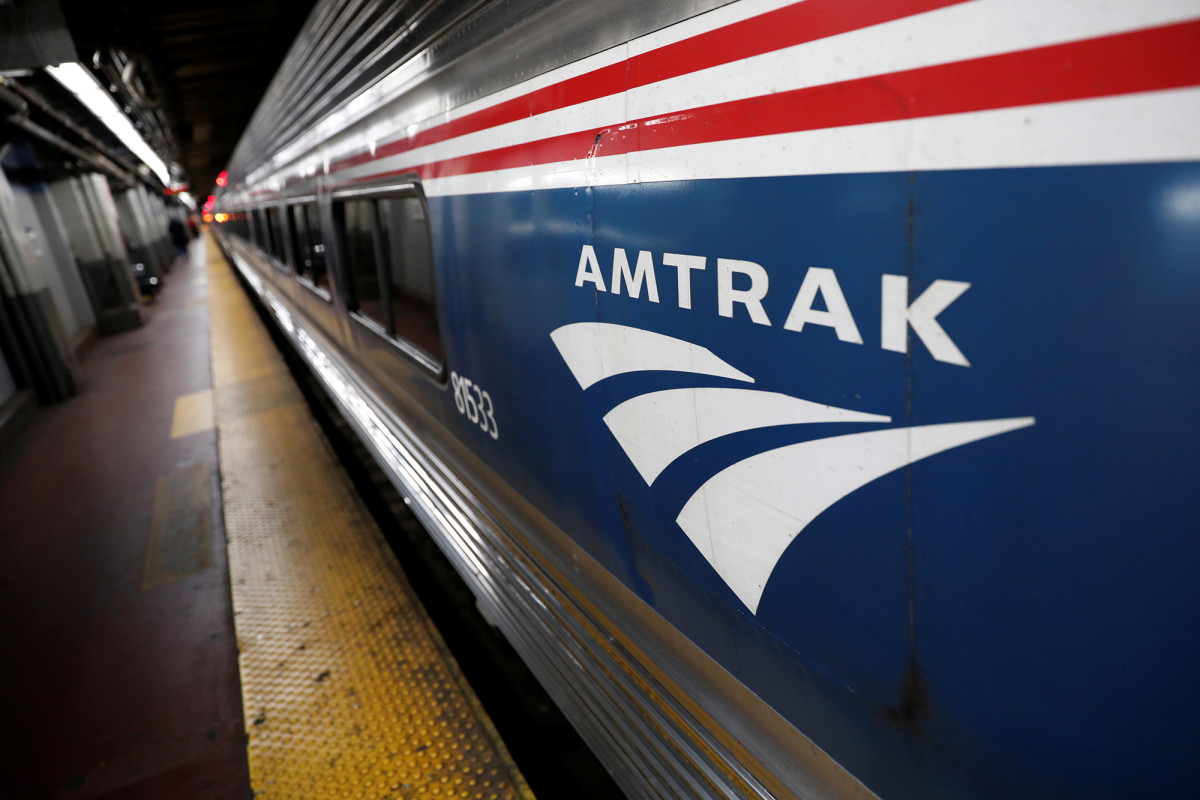 Amtrak will ban passengers who refuse to wear a mask 1