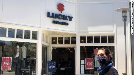 Yelp says 60% of restaurant Covid-19 closures are
permanent 1