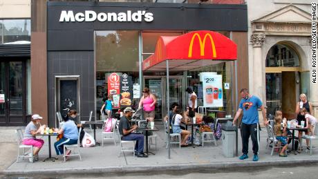 McDonald's and Chipotle will require customers to wear
masks 1