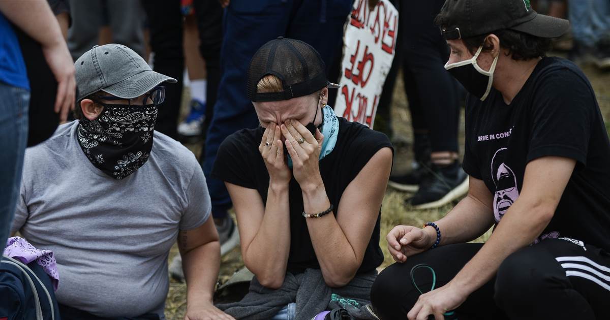 Car drives through crowd, protester shot in Colorado 1