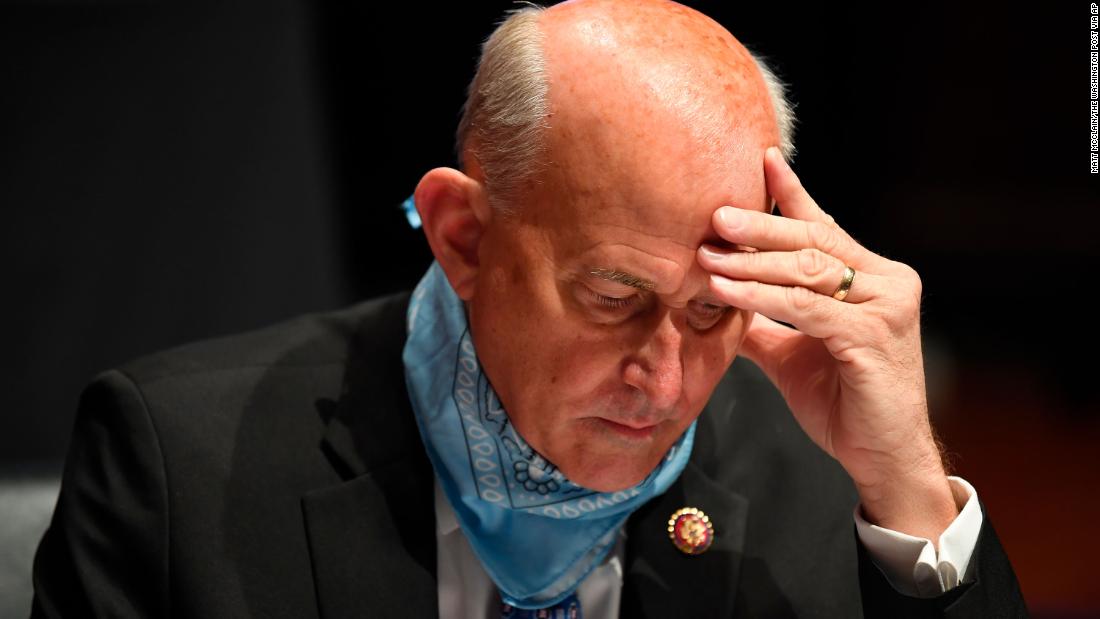 Biologist on lawmaker's mask claim: That's not how it
works 1