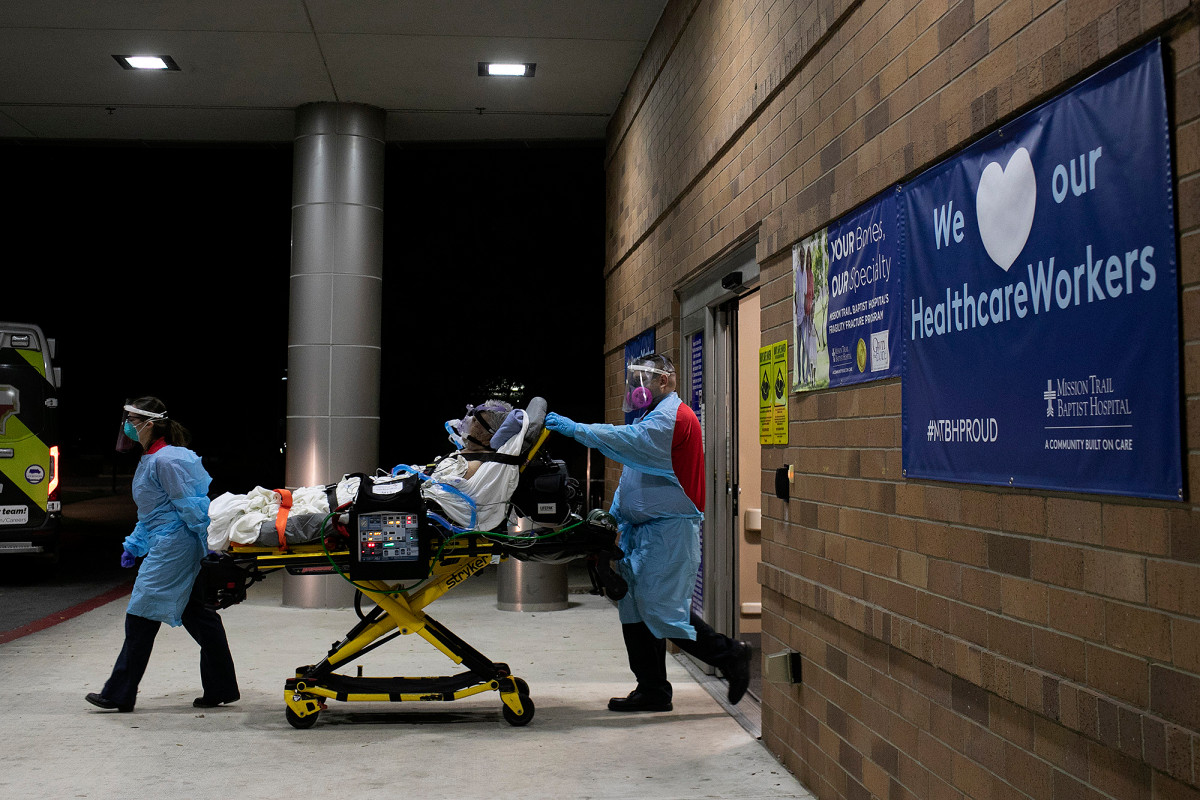 1,400 US coronavirus deaths reported in a day — about one
per minute 1
