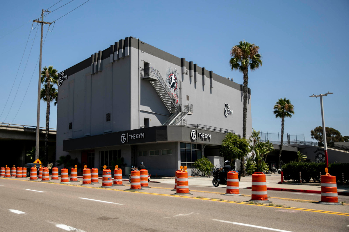 COVID-19 outbreak linked to San Diego gym that defied
shutdown order 1 COVID-19 outbreak linked to San Diego gym that defied
shutdown order 1