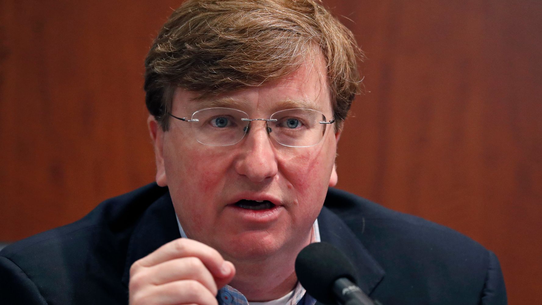 Republican Gov Debunks Right-Wing Coronavirus Theory In
Stirring Call For Masks 1