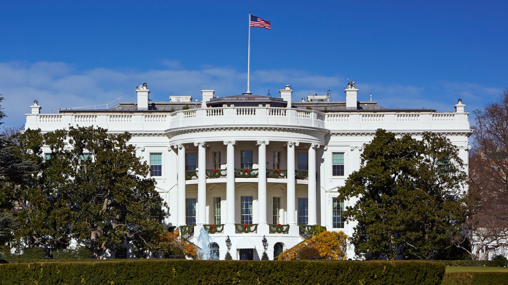 White House Cafeterias Closed After Employee Tests Positive
For Coronavirus 1