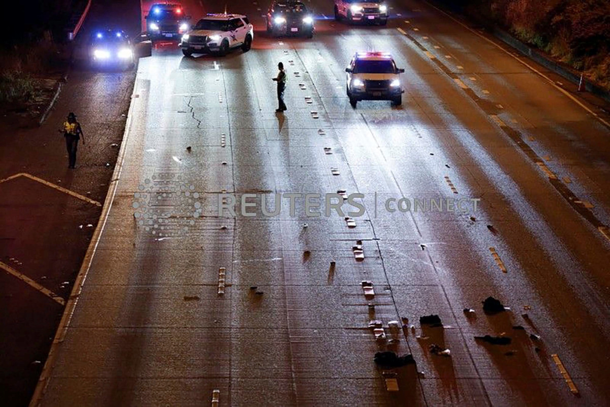 Two Seattle protesters hit by speeding car; One dead, other
in ICU 1