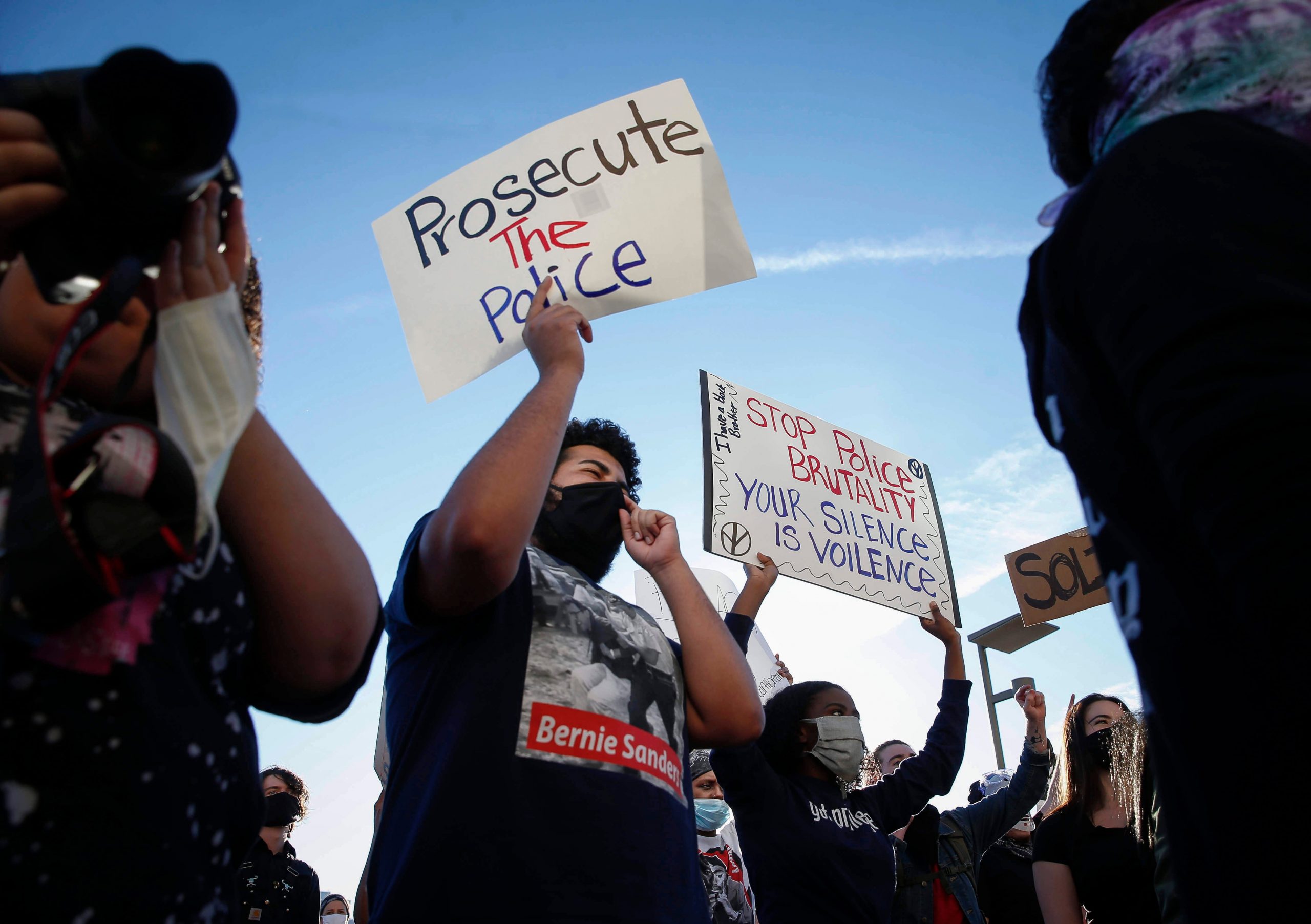 Vehicle carrying Iowa governor struck Black Lives Matter
protester who blocked the road 1 Vehicle carrying Iowa governor struck Black Lives Matter
protester who blocked the road 1