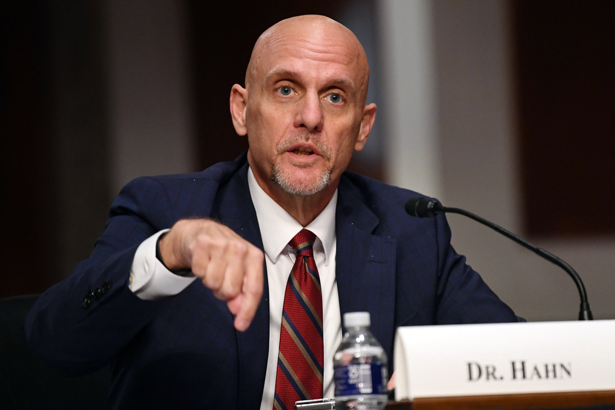 FDA commissioner ‘concerned’ quarter of Americans could
reject coronavirus vaccine 1