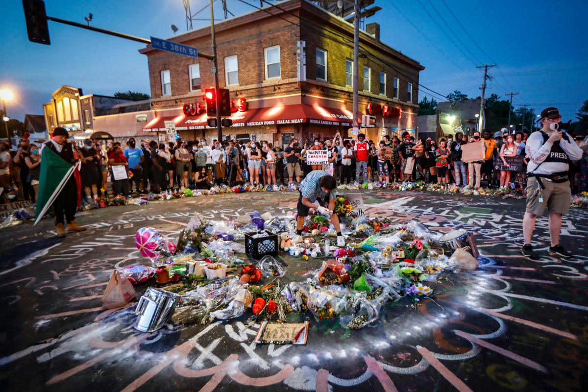 Teen gunned down near George Floyd memorial in
Minneapolis 1