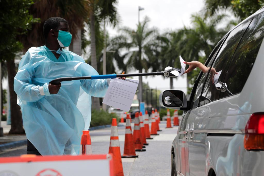 Second U.S. coronavirus surge hits plateau, but few experts
celebrate 1