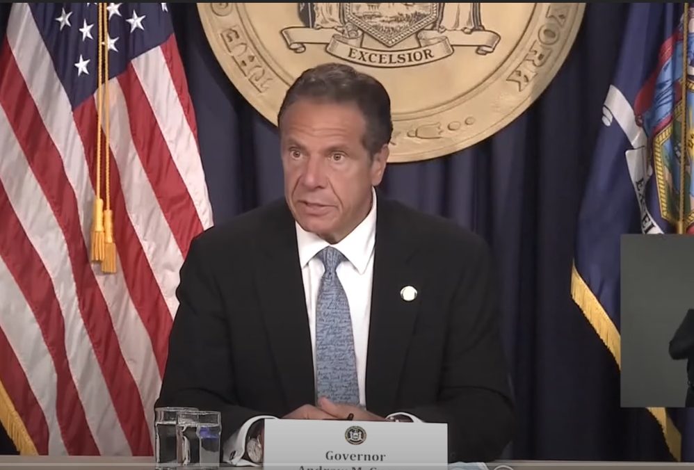 Cuomo Investigates Hamptons Concert Over Lack Of Social
Distancing, Excuses Mass Protests 1
