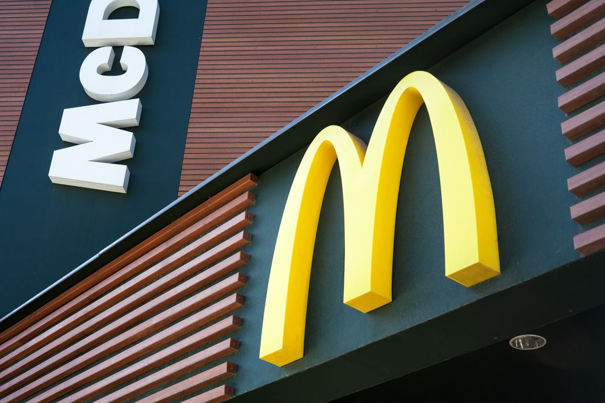 McDonald’s to require all customers in the U.S. to wear face
masks starting on Aug. 1 1