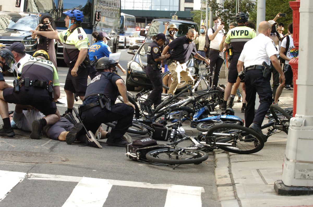 ‘Wrong time and wrong place’: NYC Mayor de Blasio finds the
controversial arrest of protester ‘troubling' 1 ‘Wrong time and wrong place’: NYC Mayor de Blasio finds the
controversial arrest of protester ‘troubling' 1