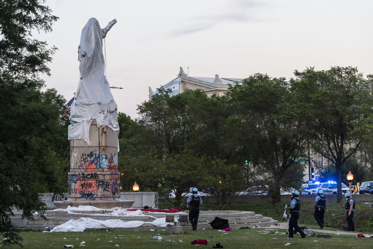 Protesters dispersed by police after trying to topple
Columbus statue in Grant Park 1