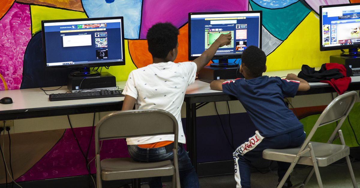 CPS asks parents to decide in next week whether to send kids
to school for in-person classes 1