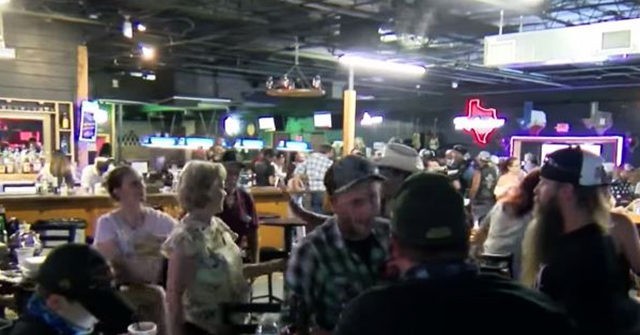 Bar Hosts ‘Texas Bars Fight Back Rally’ in Protest of
Coronavirus Shutdown Orders 1