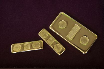 Gold hits record high on Monday amid coronavirus, U.S.-China
tension 1 Gold hits record high on Monday amid coronavirus, U.S.-China
tension 1