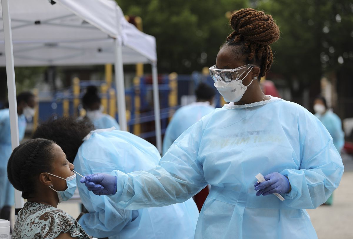 Illinois’ daily new coronavirus case count tops 1,000 for
second day in a row; Chicago orders bars and restaurants that sell
booze to close by midnight 1 Illinois’ daily new coronavirus case count tops 1,000 for
second day in a row; Chicago orders bars and restaurants that sell
booze to close by midnight 1