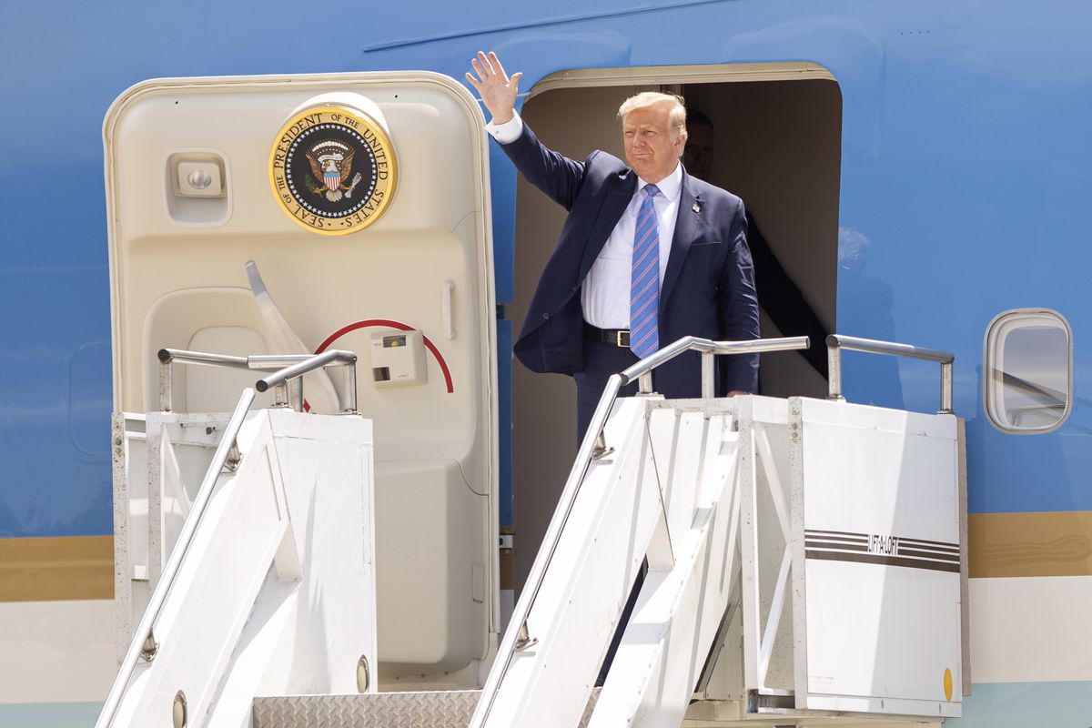 The Spin: Former Bear Singletary travels with Trump to Texas
| Gov. Pritzker’s dire COVID-19 warning | Mayor Lightfoot’s
political call to arms 1