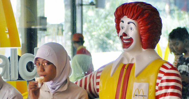 Indonesian Man Threatens to Blow Up McDonald's for 'Italians
and Coronavirus' 1