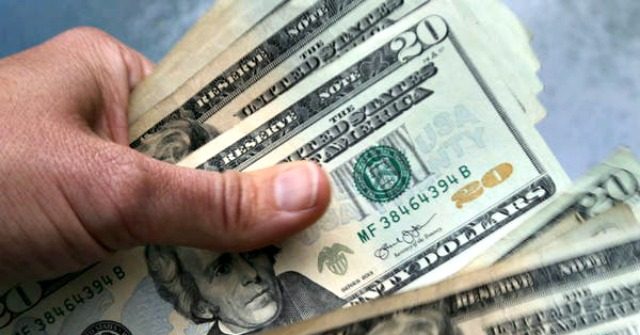 Customer Leaves New Jersey Restaurant Staff $1,000 Tip for
Working Through Coronavirus 1