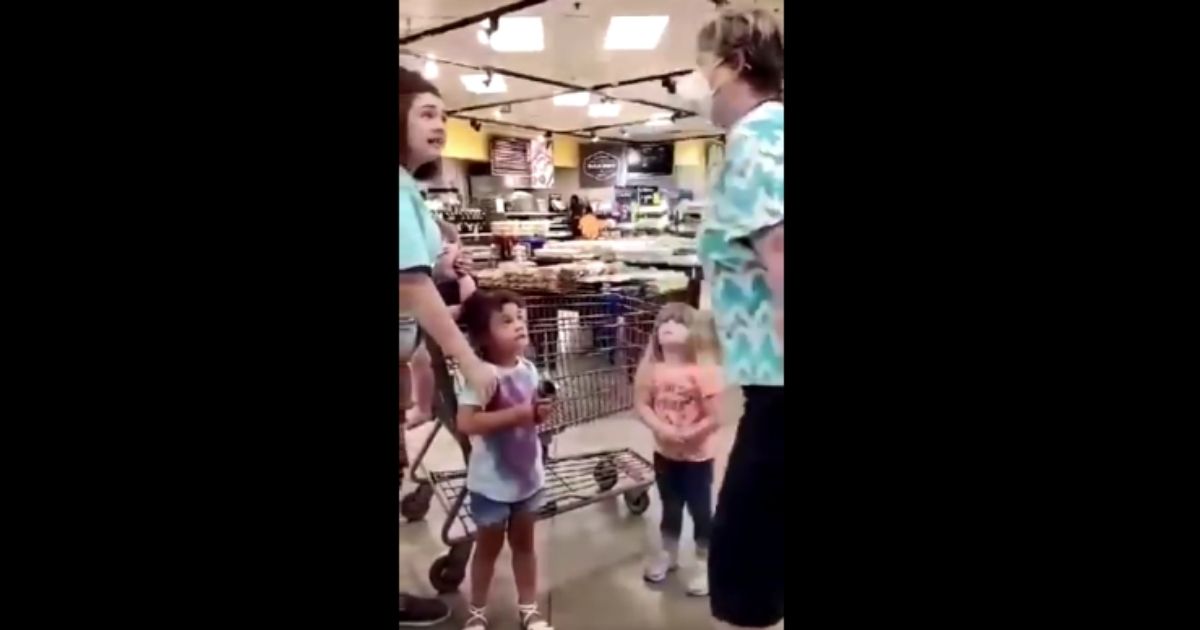 Store Mask Bully Unleashes on Children, Tells Them ‘I Hope
You All Die’ 1