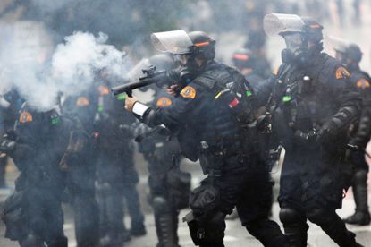 Judge blocks Seattle law banning police use of pepper spray,
other riot control weapons 1 Judge blocks Seattle law banning police use of pepper spray,
other riot control weapons 1