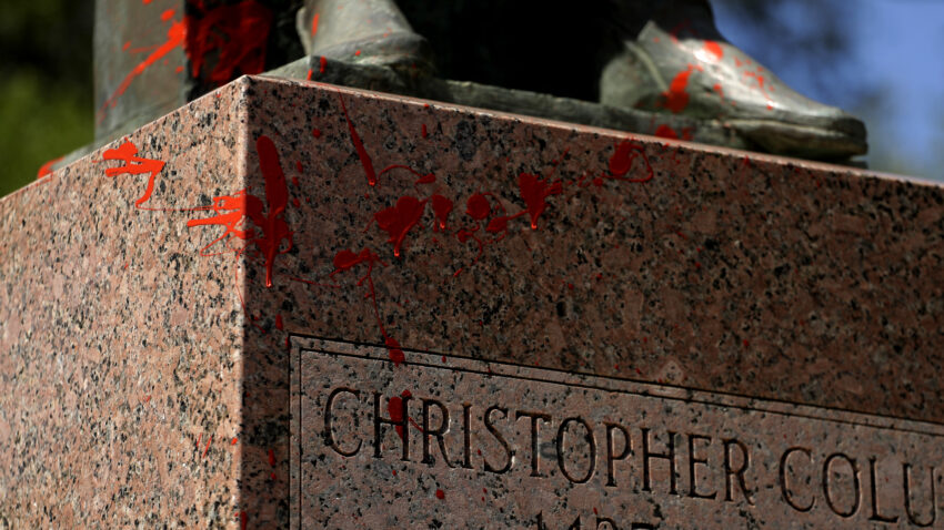 Columbus statue decapitated in Waterbury, Conn. amid
protests 1