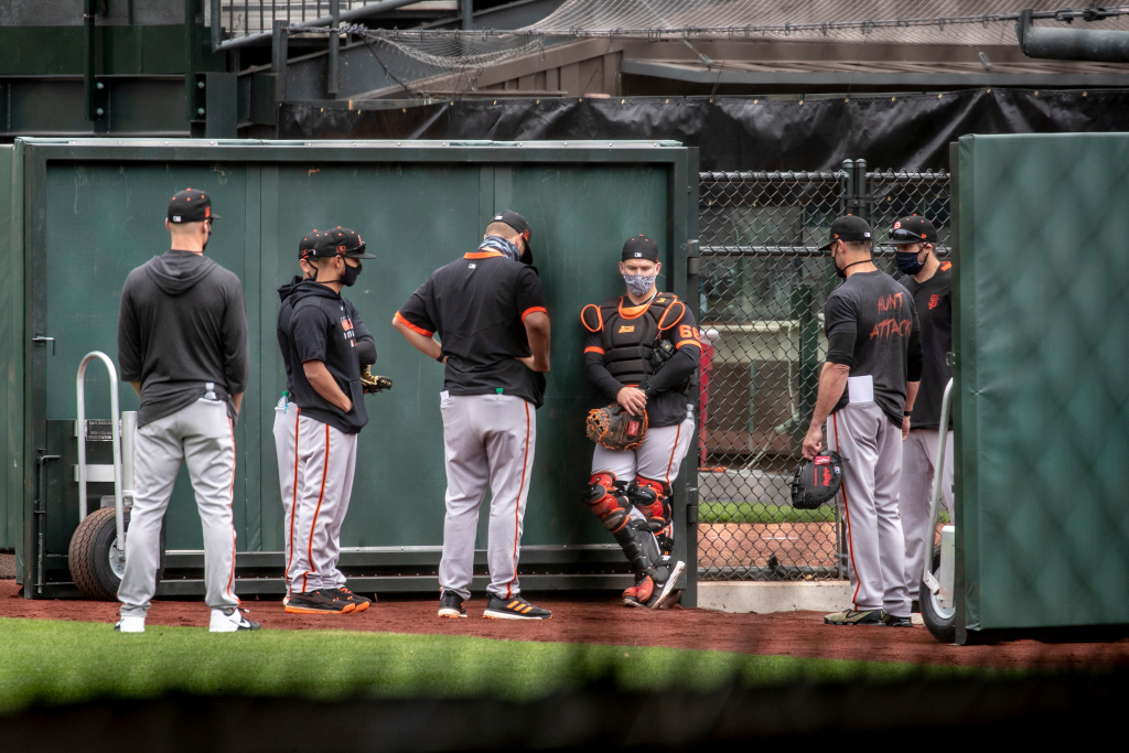 Giants pitcher tests positive for COVID-19 1