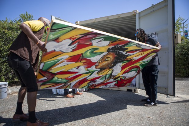 Preserving East Oakland’s #BlackLivesMatter protest
art 1
