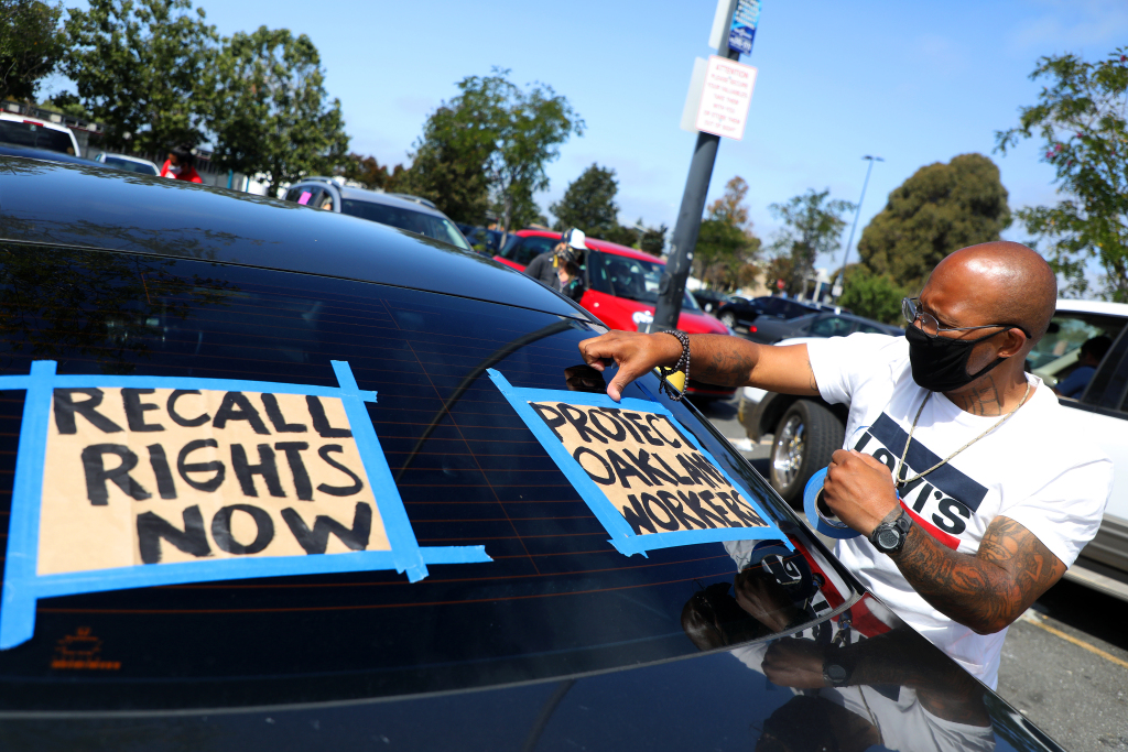 Coronavirus: Oakland gives “first dibs” to laid off airport
and hotel workers 1