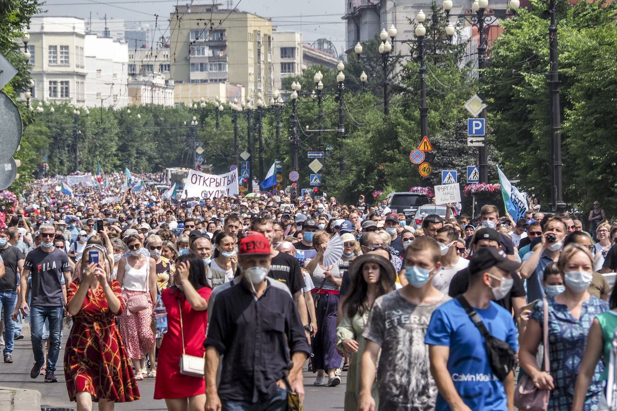 Huge protests rock Eastern Russian city after governor
arrested in murder probe 1 Huge protests rock Eastern Russian city after governor
arrested in murder probe 1