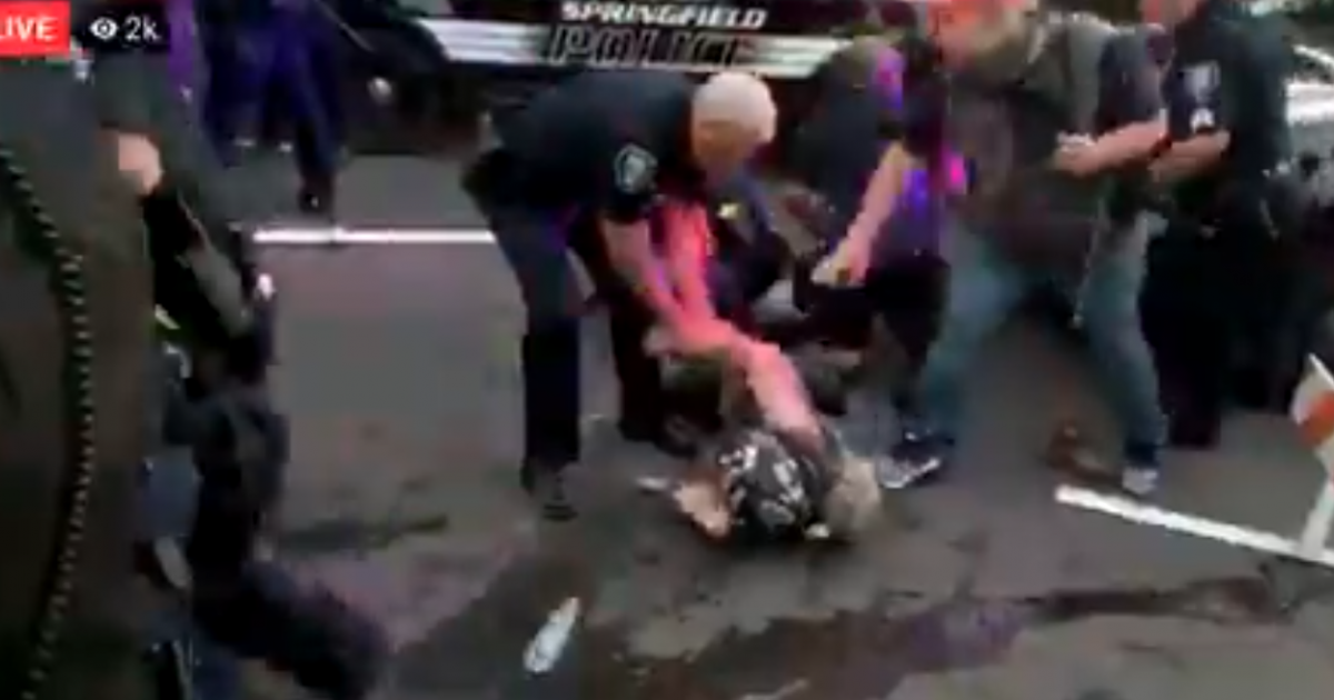 WATCH: Black Lives Matter Protestors Overwhelmed by
Counter-Demonstrators in Springfield, Oregon 1