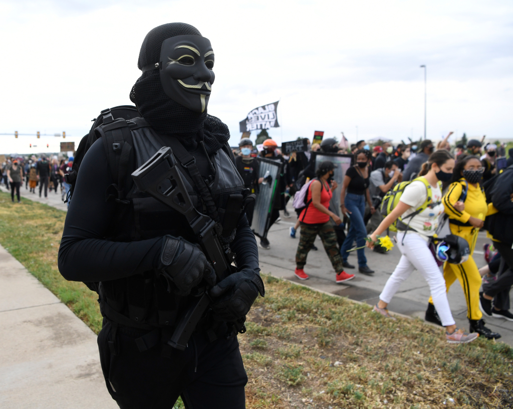 Americans divided over armed civilians who flock to
protests 1
