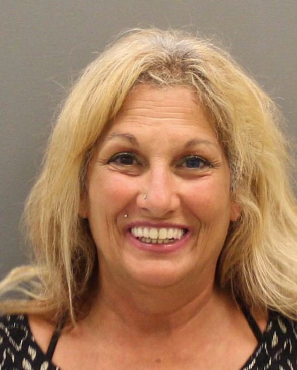 Police officer attacked by “Pizza Karen” – a woman who was
angry at being told to wear a mask in a restaurant 1