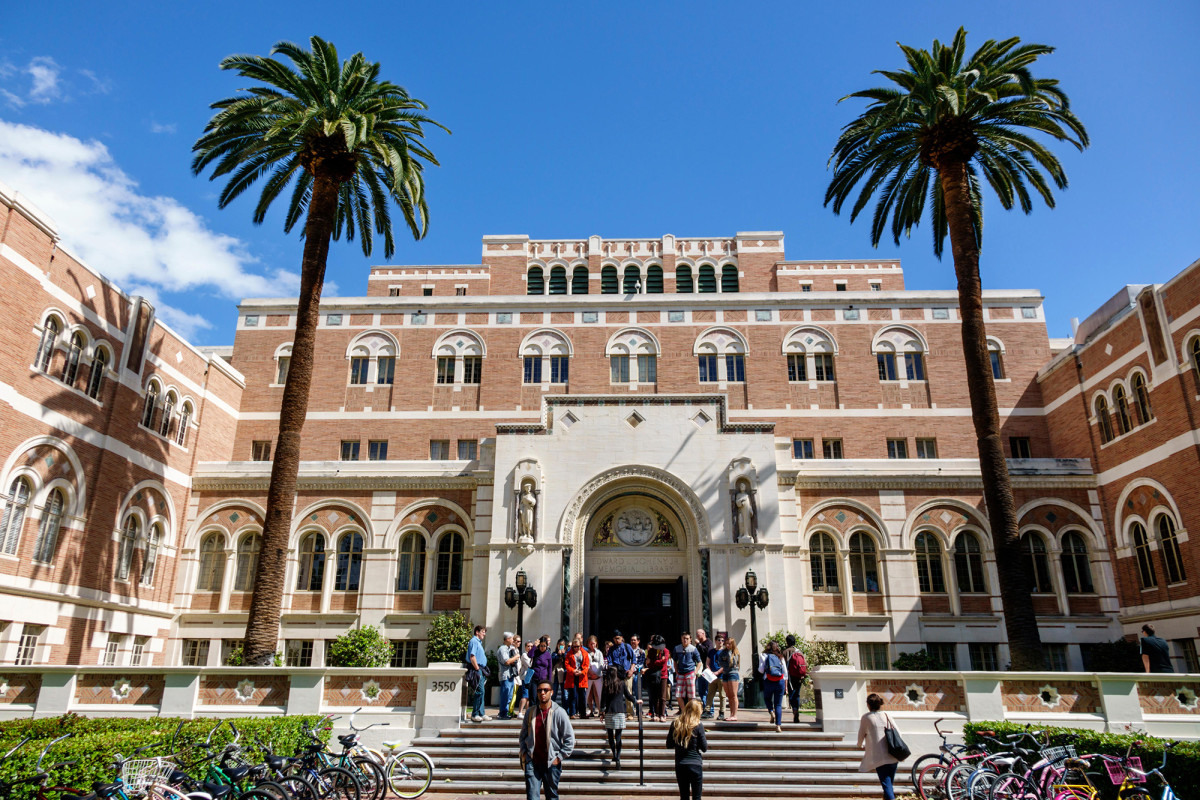 Coronavirus outbreak at USC’s fraternity row infects 40
people 1