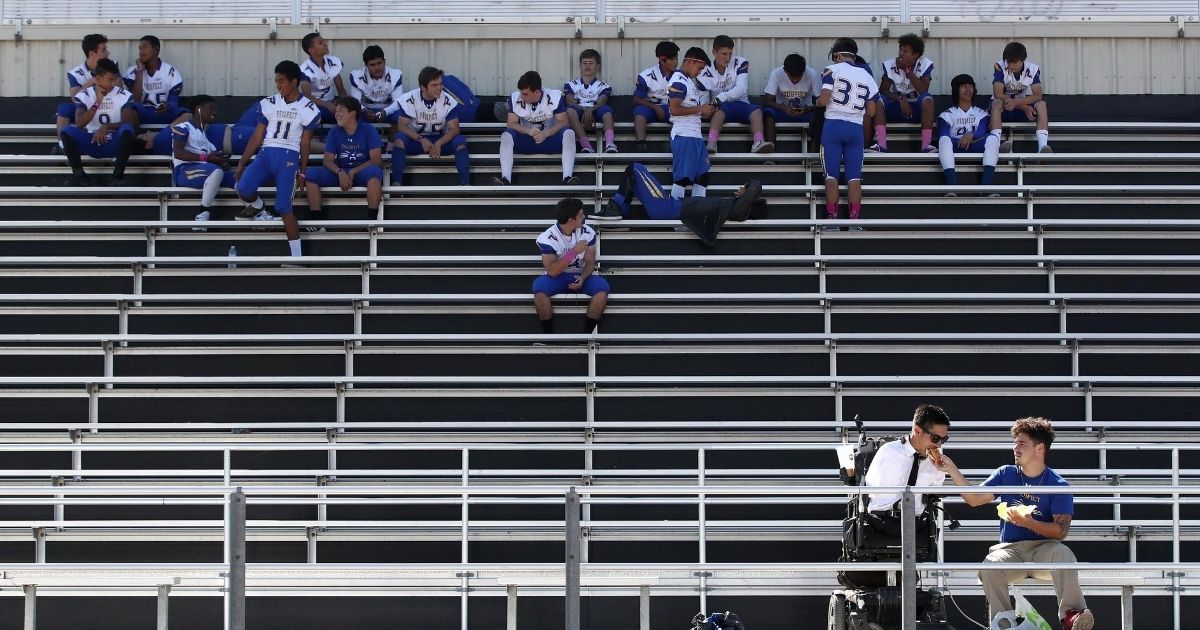 High School Football Coach’s Letter Makes Perfect Case on
Why Schools and Sports Should Open 1