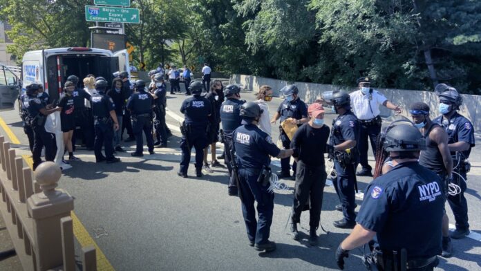 Surveillance Shows Protesters Get Shipment of Bats Before
Brooklyn Bridge Brawl 1