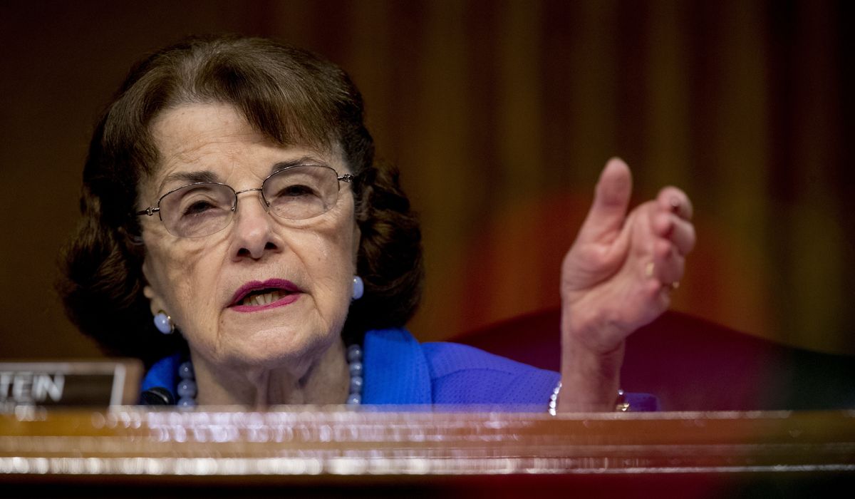 Dianne Feinstein seeks to block aid to states without mask
mandates 1