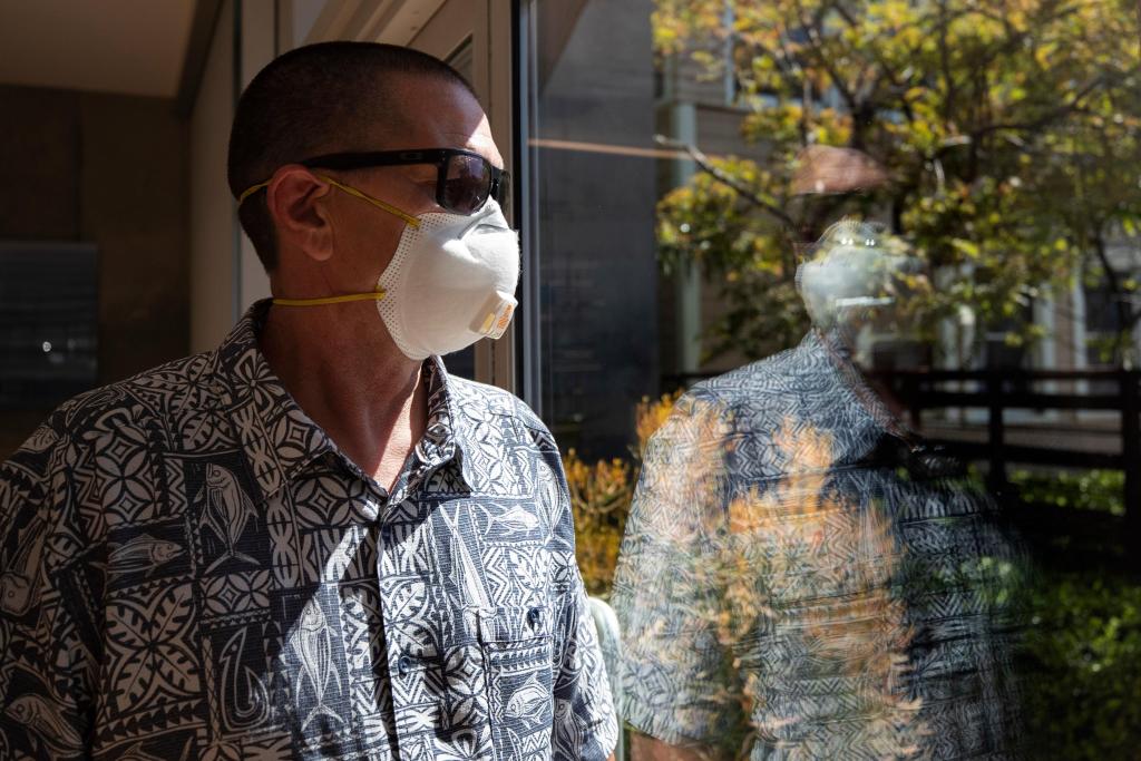 How the coronavirus spread through one immigration
facility 1
