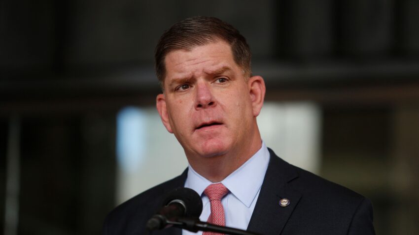 Mayor Marty Walsh declares heat emergency, says 20 cooling
centers will open 1